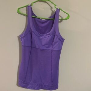 Lululemon great condition no tear tag but size circle in tact size 12.